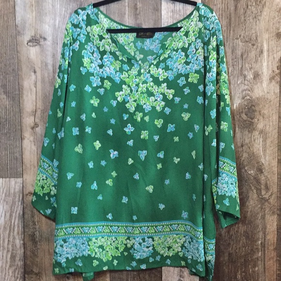 Bob Mackie Tops - 3X Beautiful Floral Blouse! Bob Mackie Tops - 3X Beautiful Floral Blouse!
